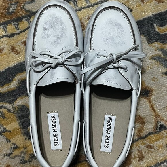 Steve Madden White Leather Distressed Lace-Up Loafers - Picture 4 of 5